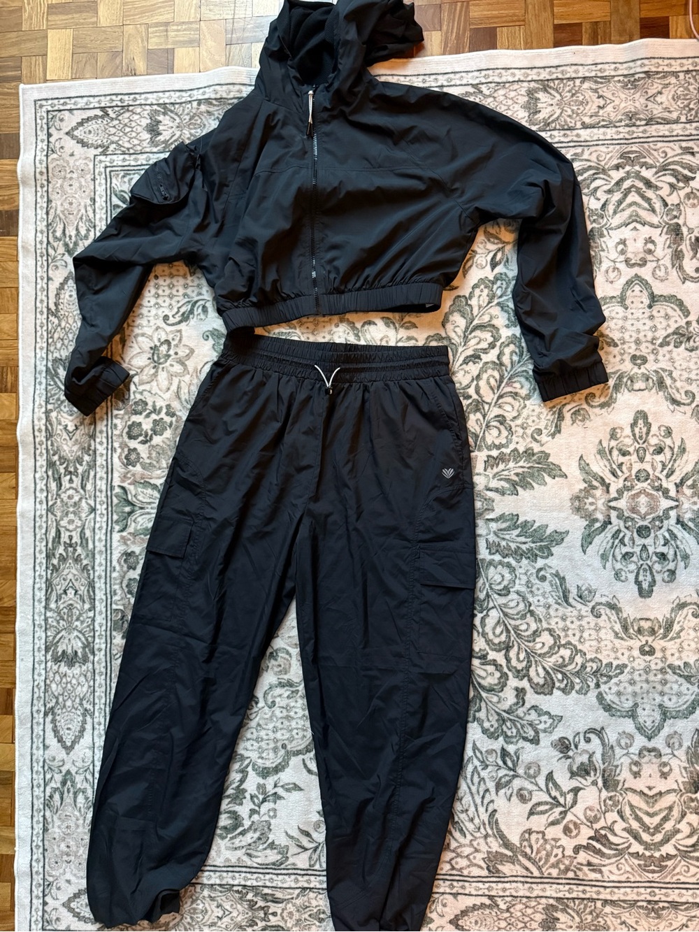 Forever 21 Black Cargo Jogger Pants